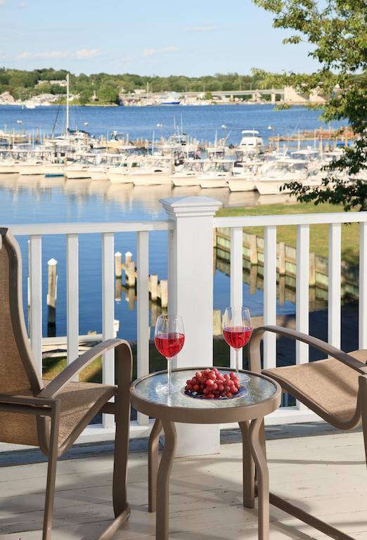 Inn At Harbor Hill Marina Ніантик Номер фото